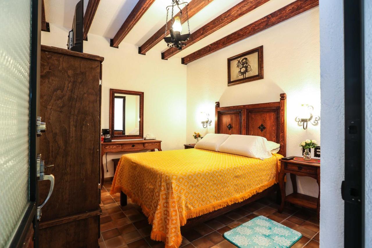 El Mesón Del Quijote Hotel